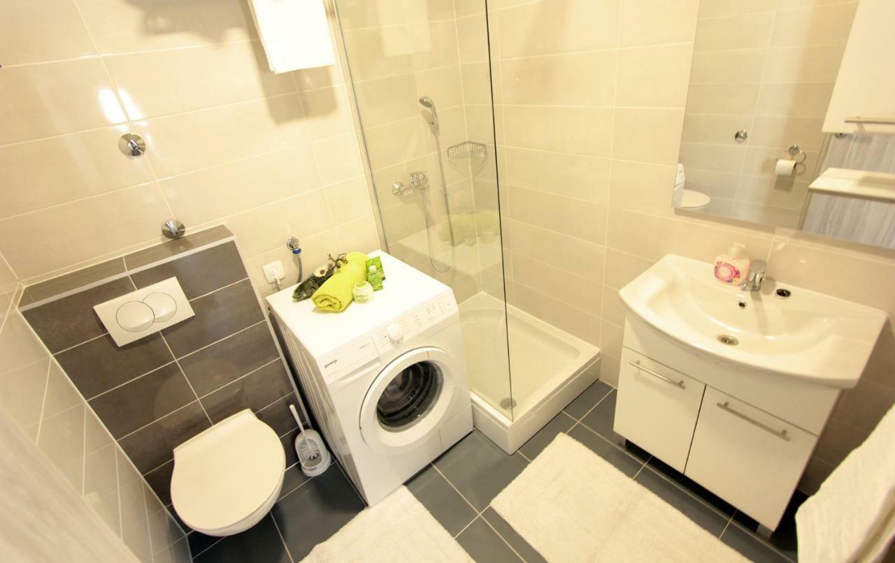 Apartment Dea Stobrec Bagian luar foto