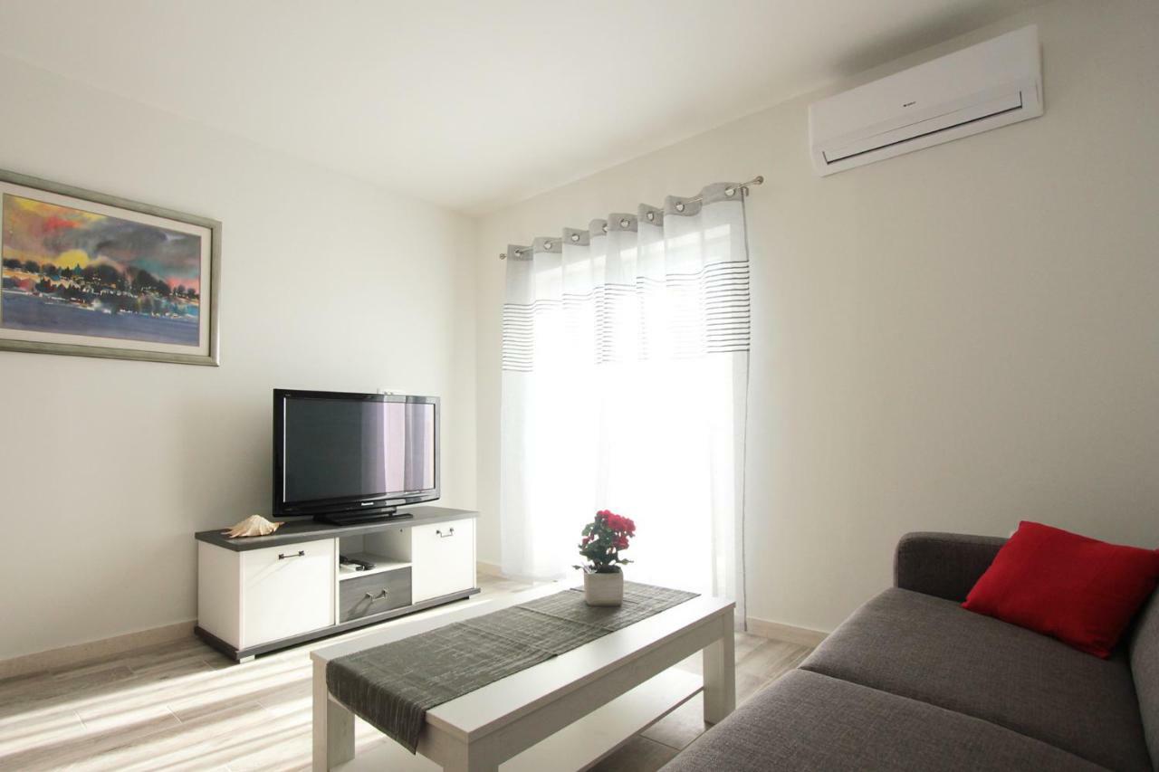 Apartment Dea Stobrec Bagian luar foto
